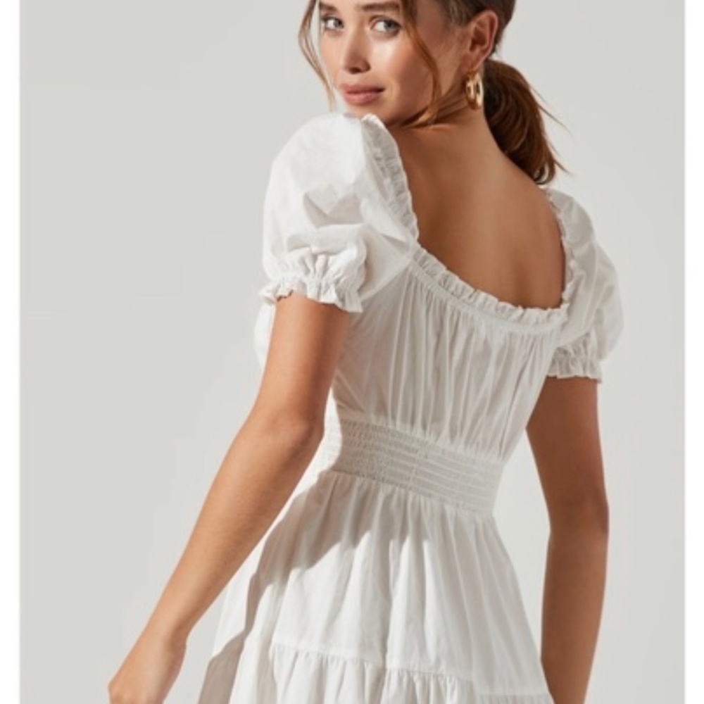 Revolve ASTR Sweetheart Neck Tiered Ruffle Cotton Midi Dress - Picture 4 of 17